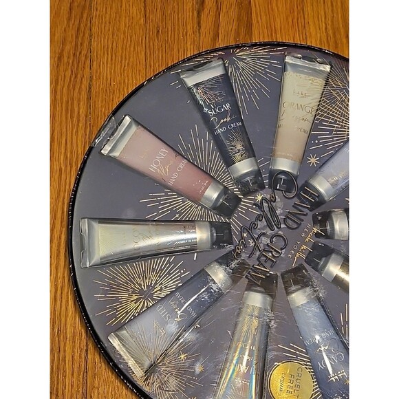 New In Sealed Box Nicole Miller New York Holiday Hand Cream Collection 10 Scents - Picture 3 of 12